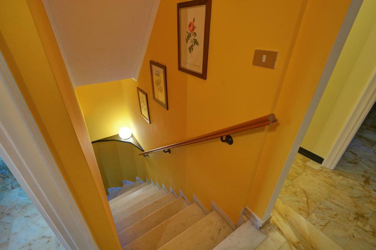 B&B La Rosa Segreta Genoa Bagian luar foto